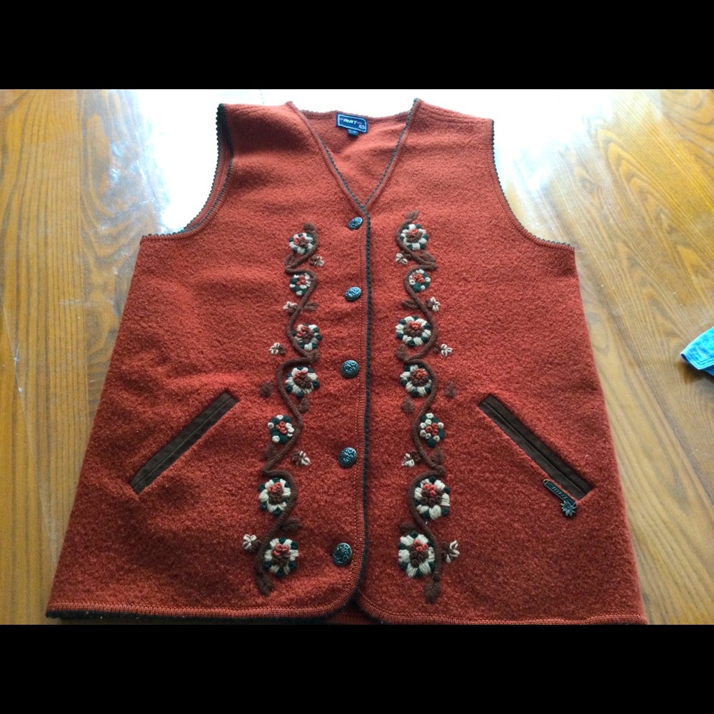 Burnt orange wool vest with embroidery details, Mat size Small